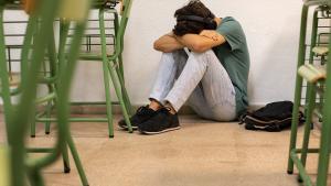 Las 13 señales que indican que un niño podría estar pensando en suicidarse