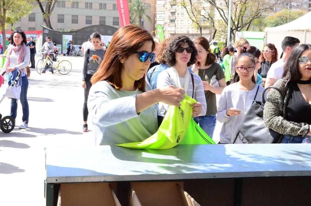 Entrega de dorsales de la III Carrera de la Mujer