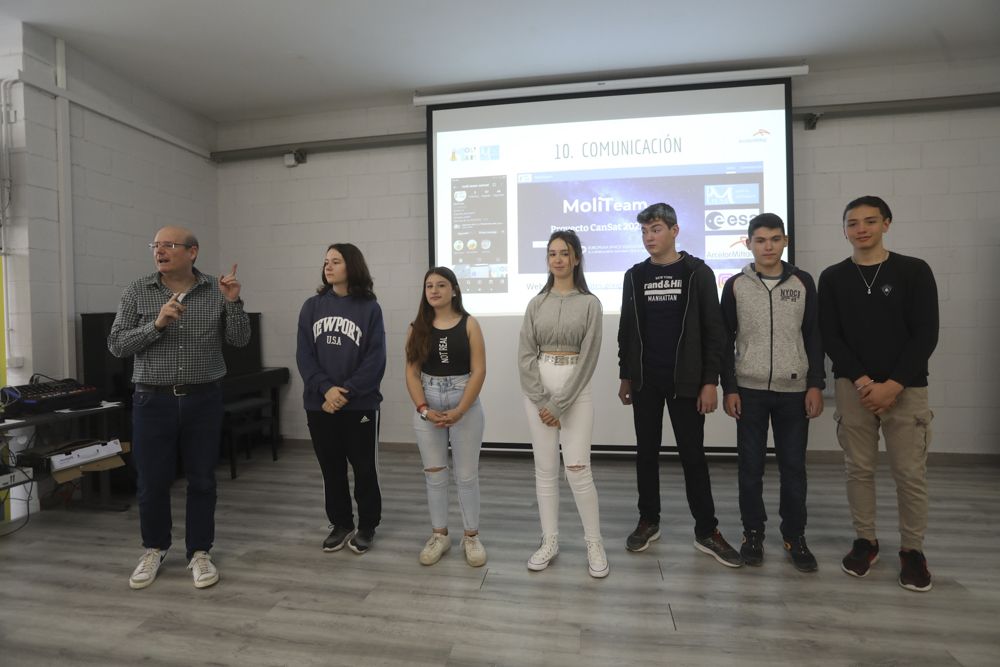 Estudiantes del IES María Moliner del Port de Sagunt presentan un proyecto para lanzar un minisatélite