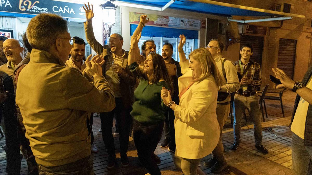 VOX celebra su triunfo en Alicante Cantando "Ximo Puig a la calle"