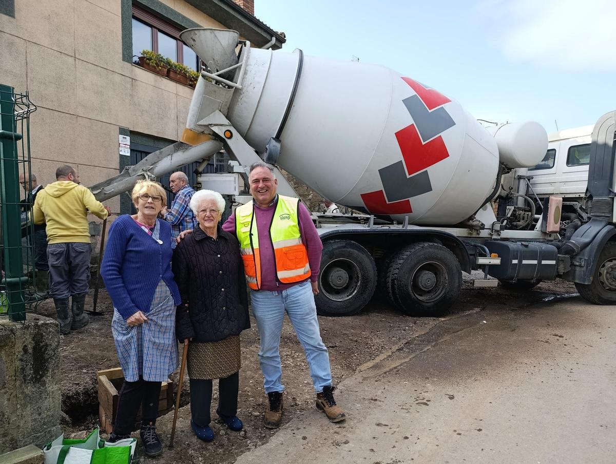 Por la izquierda, Agustina Castro, Irene García y Alejandro Villa.