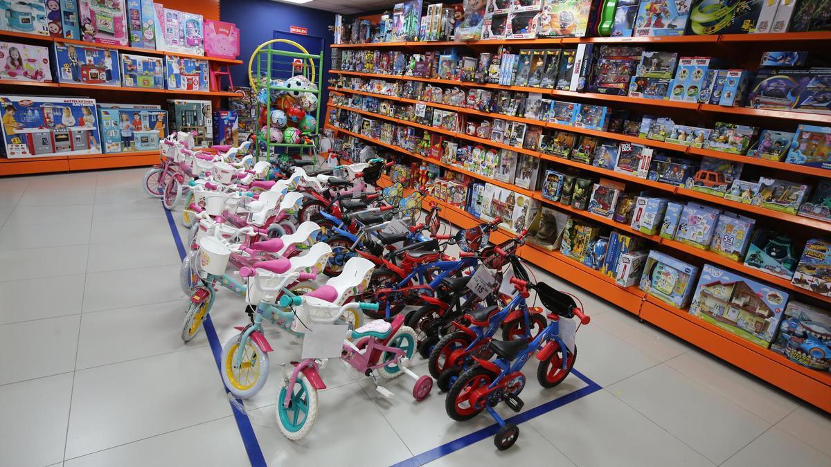 Varios juguetes expuestos en una tienda especializada en Barcelona