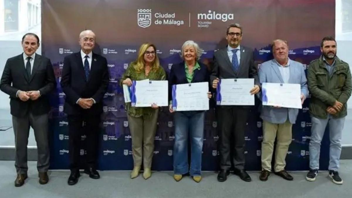 González de Lara, De la Torre, Carlos García y el resto de autoridades.
