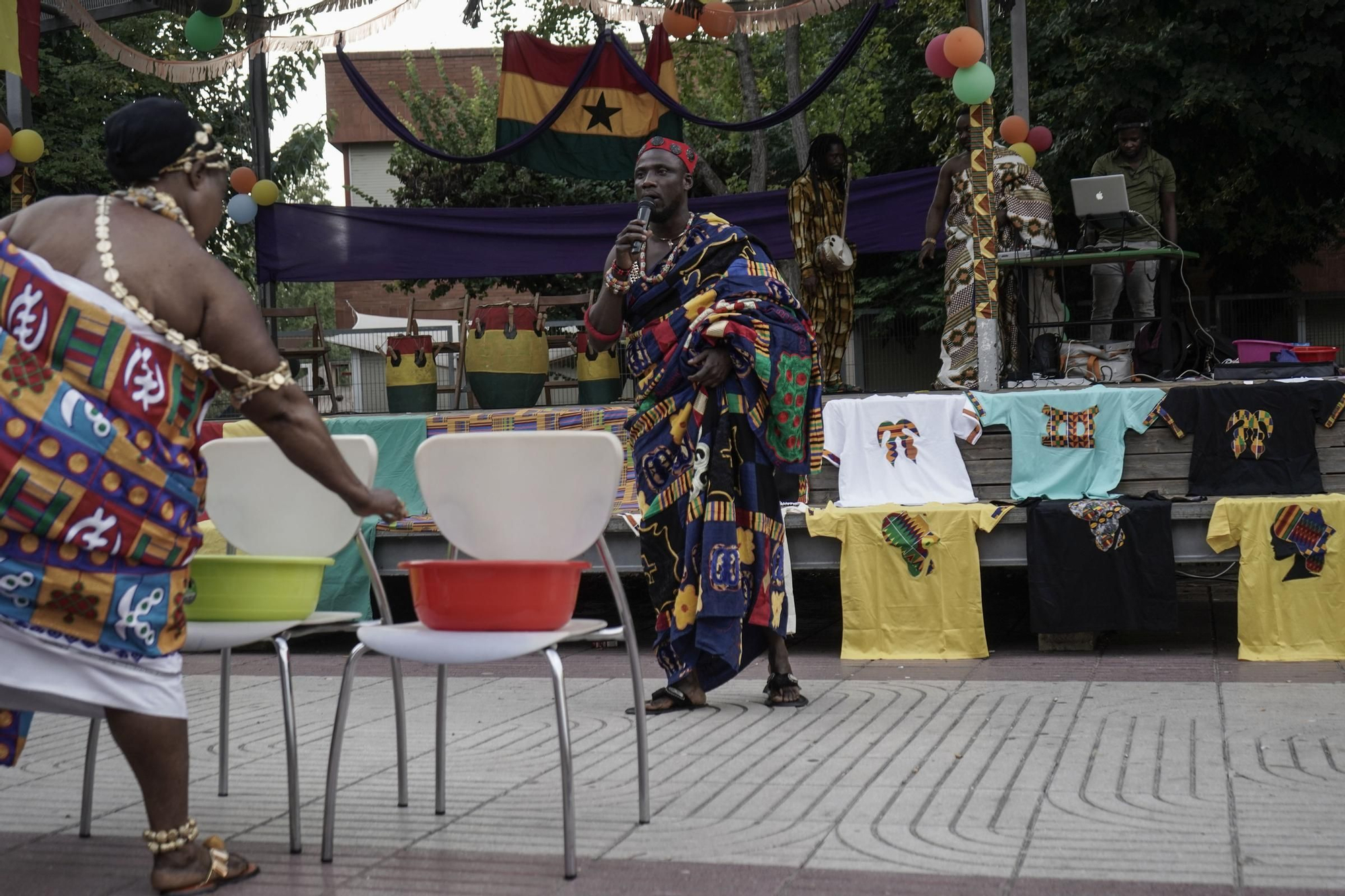 Totes les imatges de la festa solidària de la comunitat de Ghana