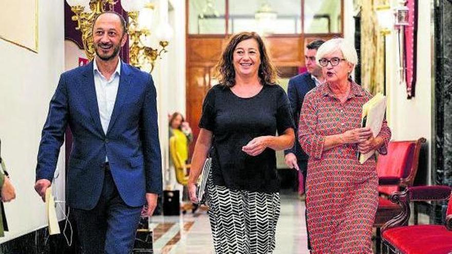 El Congreso pacta el término «lenguas oficiales» para avalar el valenciano