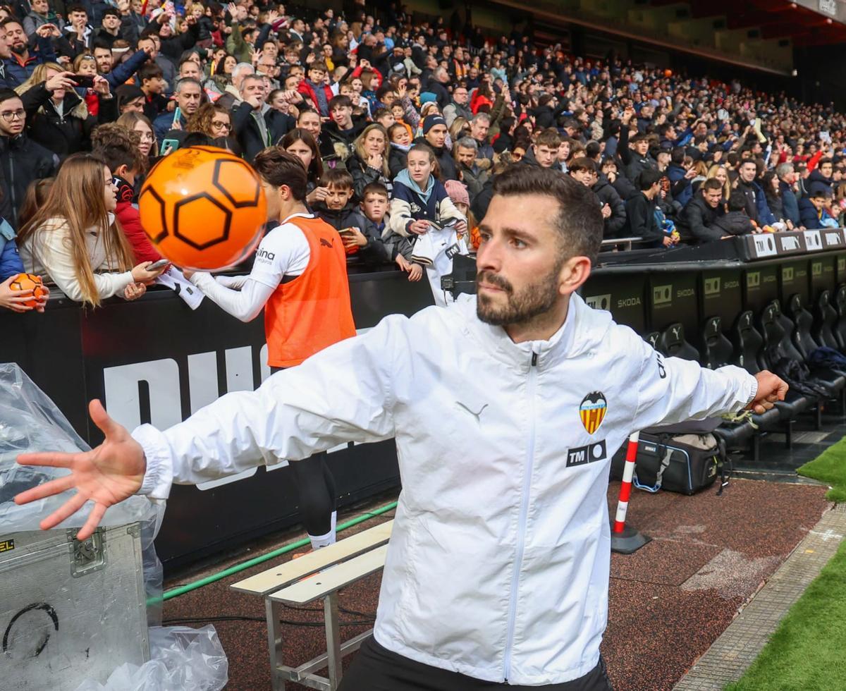Búscate en las gradas de Mestalla durante el entrenamiento del Valencia CF