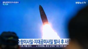 Archivo - Lanzamiento de un misil norcoreano