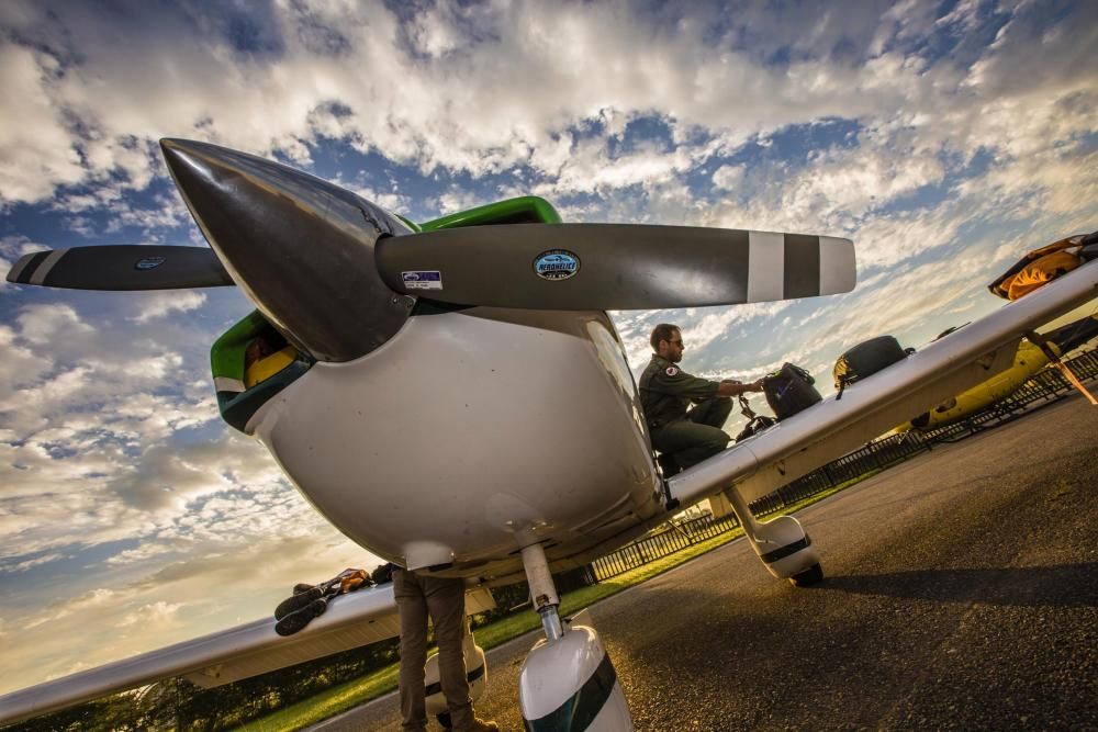 Manuel Díaz y su copiloto inician su vuelo desde la Morgal a Plymouth