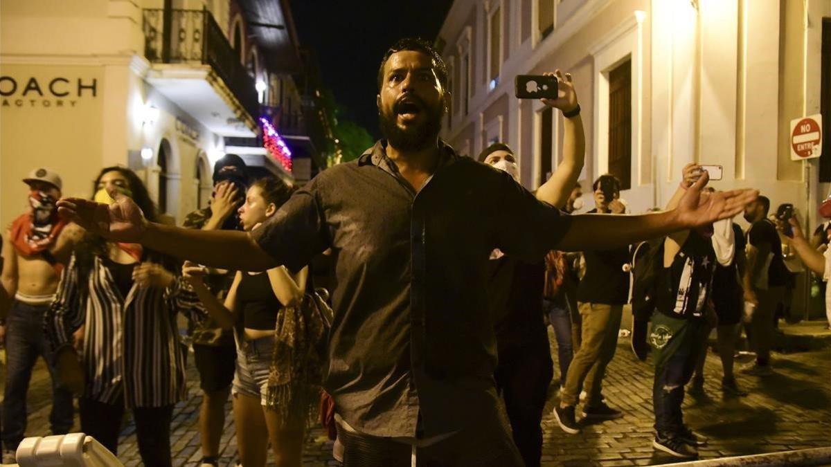 Manifestación en San Juan para pedir la destitución del gobernador de Puerto Rico.