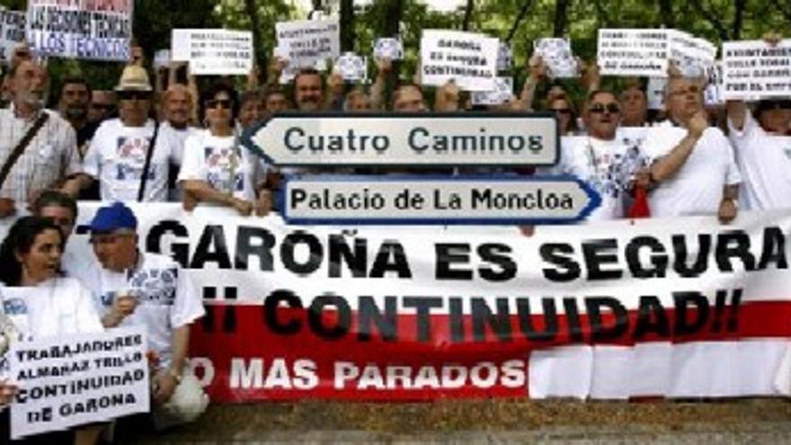 Los trabajadores de Garoña se manifiestan en las inmediaciones de La Moncloa