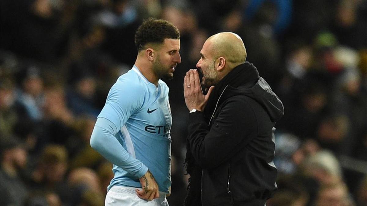 Kyle Walker y Pep Guardiola en Manchester City.