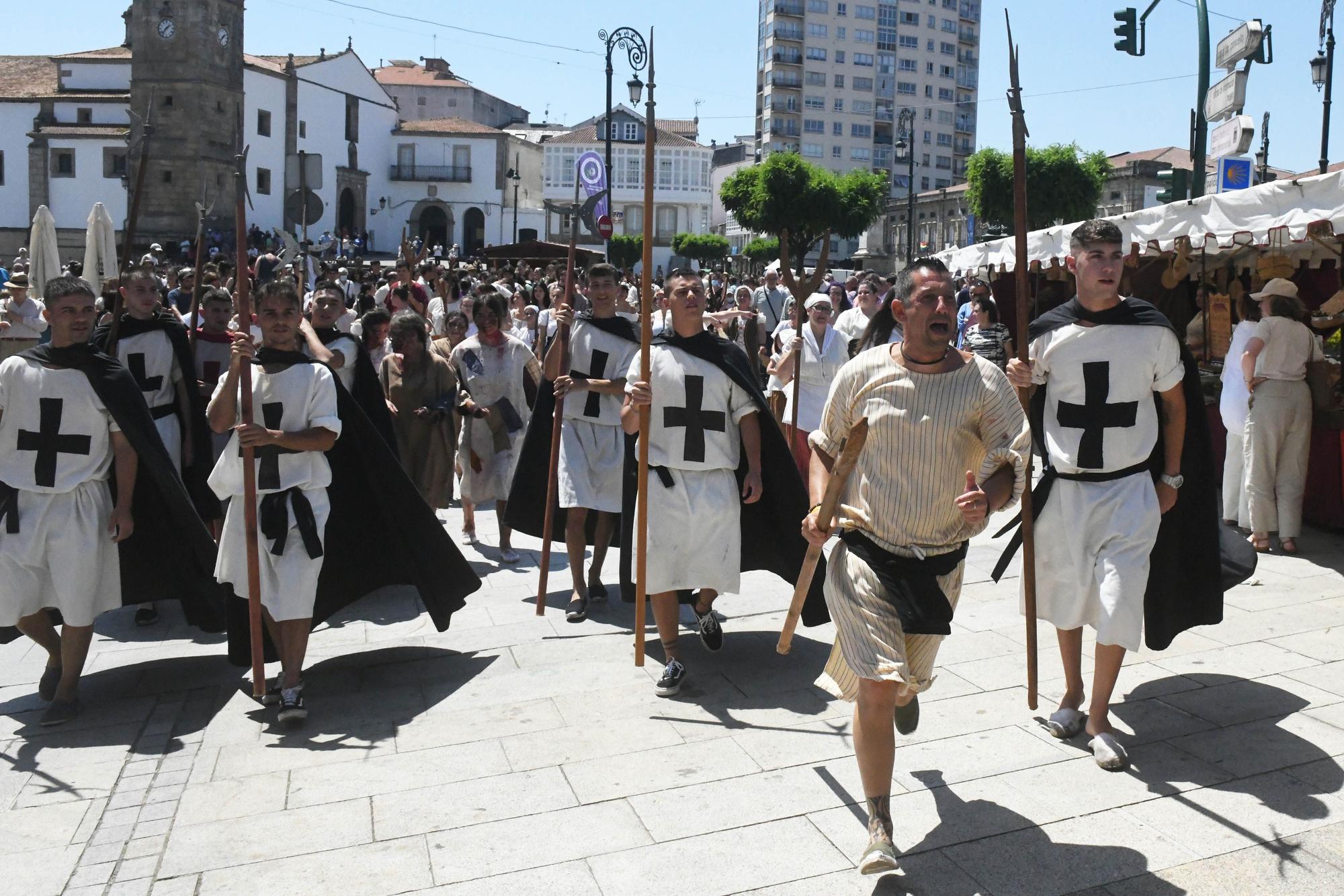 Betanzos cierra su Feira Franca Medieval con la expulsión de los leprosos