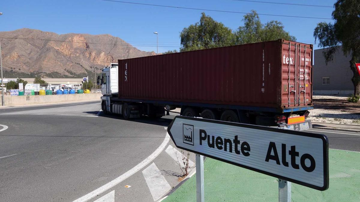 Imagen del acceso al Polígono Puente Alto, principal suelo industrial en Orihuela