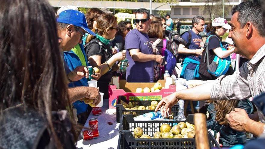 La huella solidaria de 600 senderistas