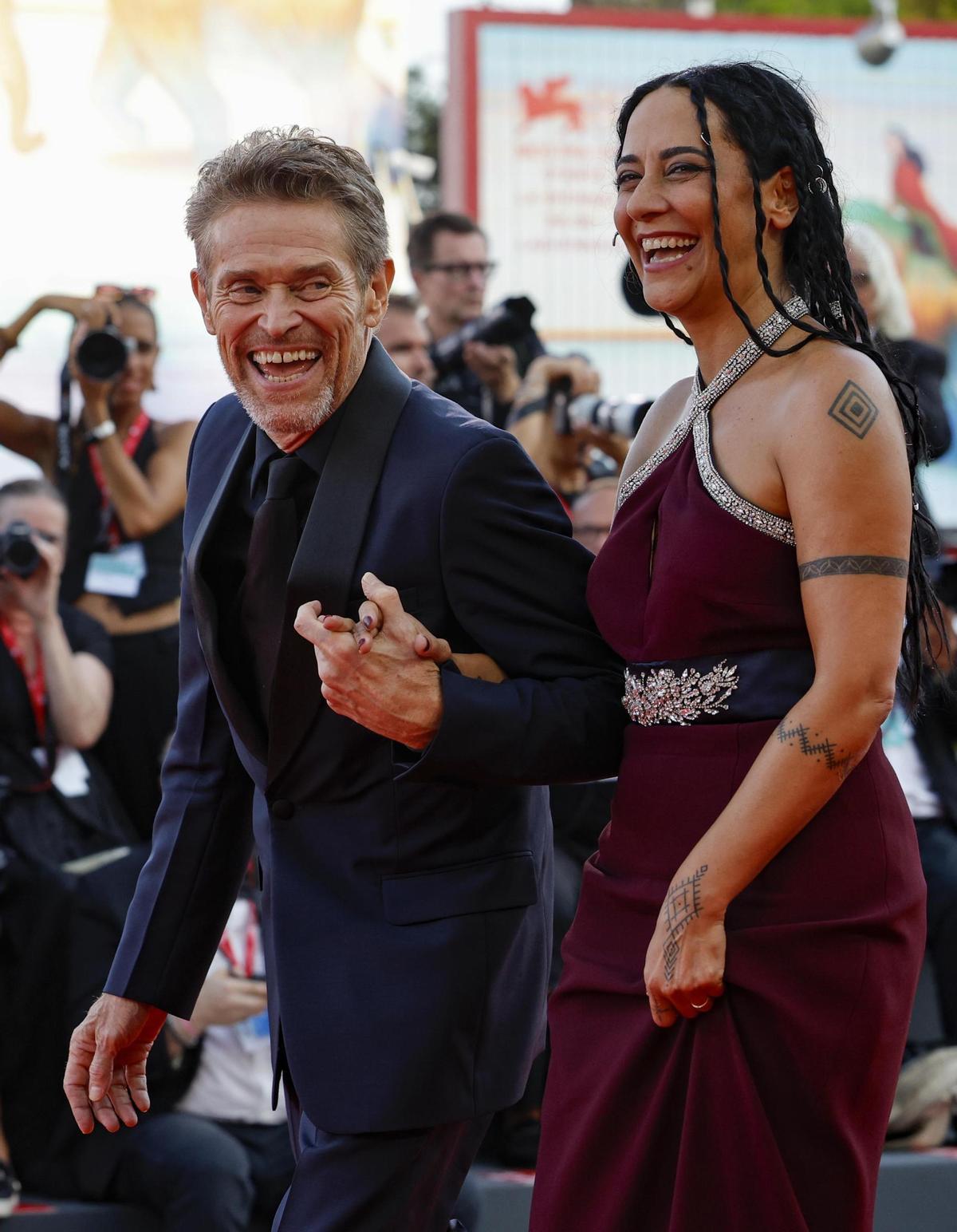 Willem Dafoe con su esposa Giada Colagrande.
