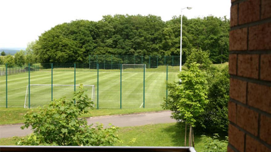 Imagen de uno de los campos de fútbol con los que cuenta el Sportschule de Bitburg (Alemania).