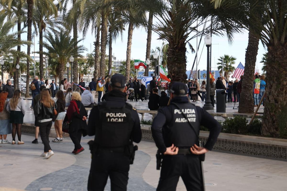 Así ha sido la manifestación por Irán en la explanada de Alicante