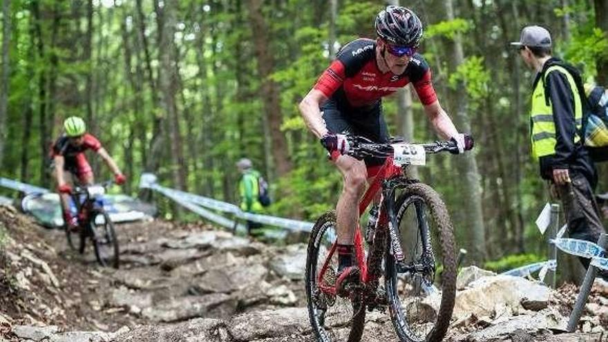 Pablo Rodríguez supera un obstáculo, ayer en Alemania. // Irmo Keizer