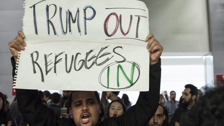 Acció de protesta contra el decret de Trump