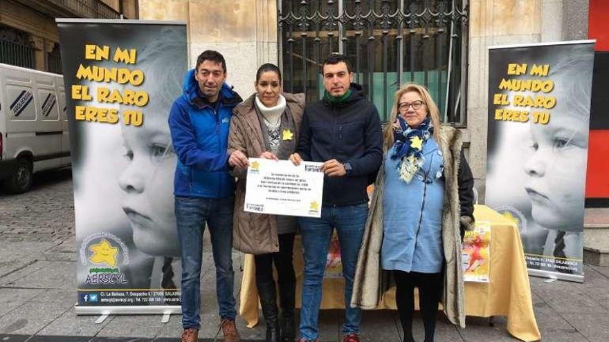 Entrega de los donativos recogidos en Ufones.