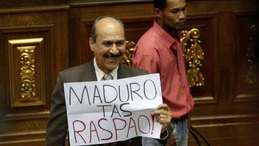 El Parlamento venezolano declara &quot;abandono de cargo&quot; del presidente Maduro