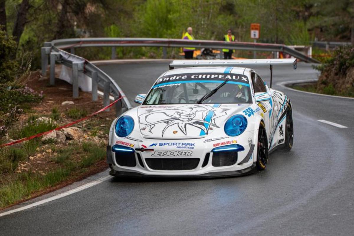 Humberto Janssens pilotando su Porsche 911 durante la primera carrera puntuable. | TONI MÁS
