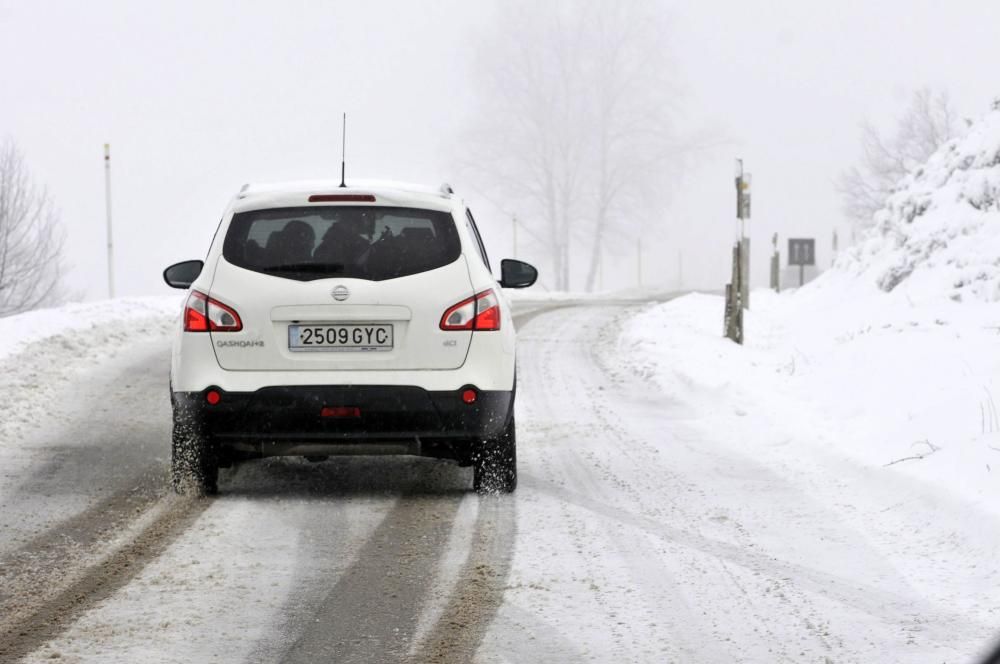 Asturias bajo el primer manto de nieve del año