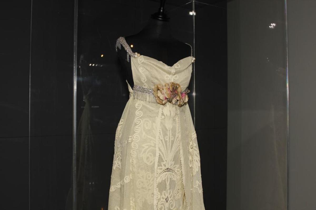 Un traje femenino original Un traje femenino original