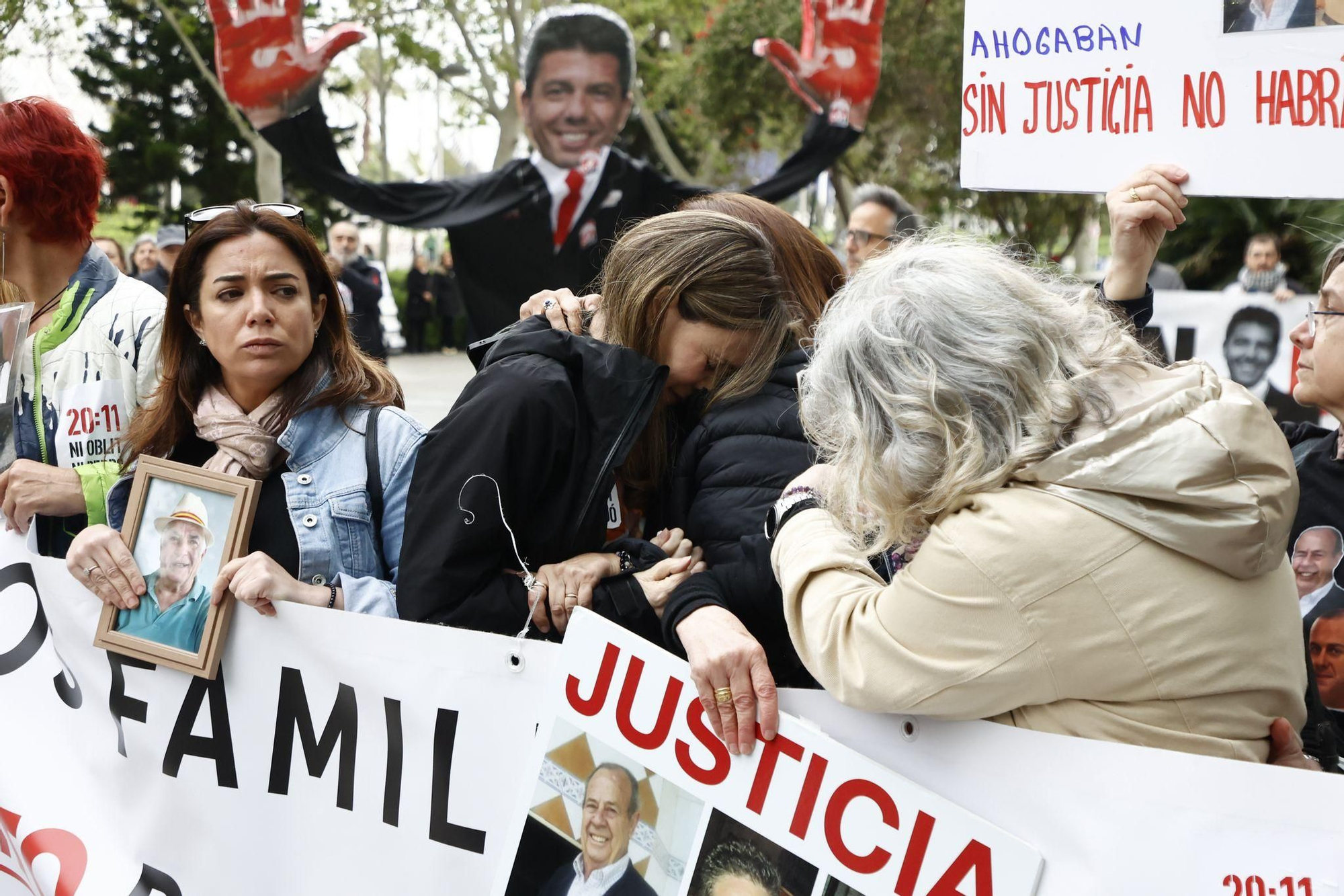 La llegada de la exconsellera Pradas y Argüeso para declarar como imputados por la gestión de la dana