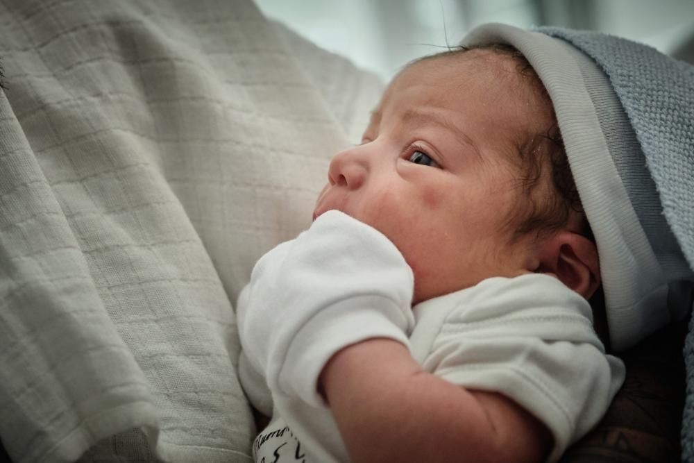 Pedro, el primer niño nacido en 2020 en Tenerife