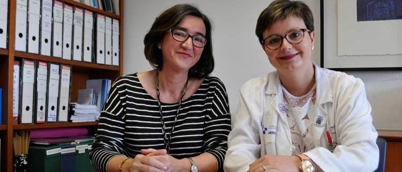 Montse Gabancho y Sonia Álvarez, en el Hospital de Jarrio.