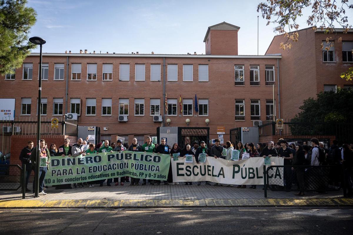 Concentraciones contra la concertación de la educación en Aragón. - El ...