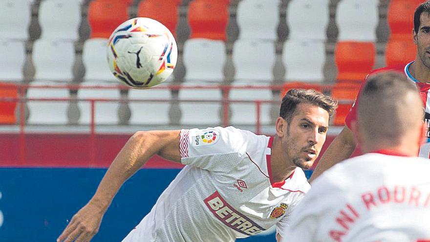 ...Y LA CRUZ. Álex Alegría sigue sin encontrar la manera de meter gol