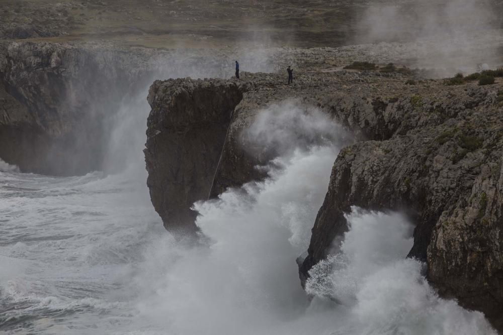 Temporal de lluvia y fuerte oleaje en Asturias