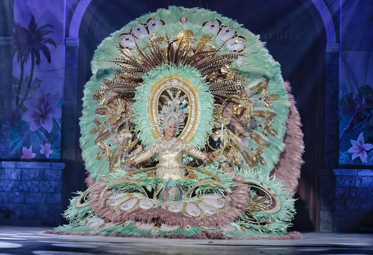 11. María Félix Ramos García, que accederá al escenario con 'La cosecha', de Dani Mena, en representación de Halcón Viajes y Elige Tu Viaje.