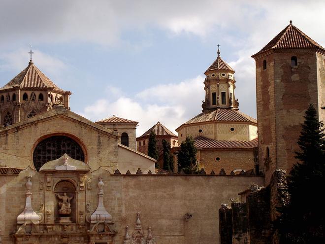 El monasterio de Santa María de Poblet, a 13 kilómetros de La Febró.