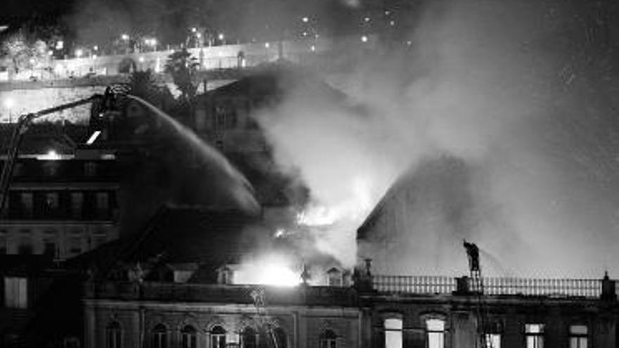 Un incendio en el corazón de Lisboa revive la tragedia del Chiado 20 años  después - La Nueva España