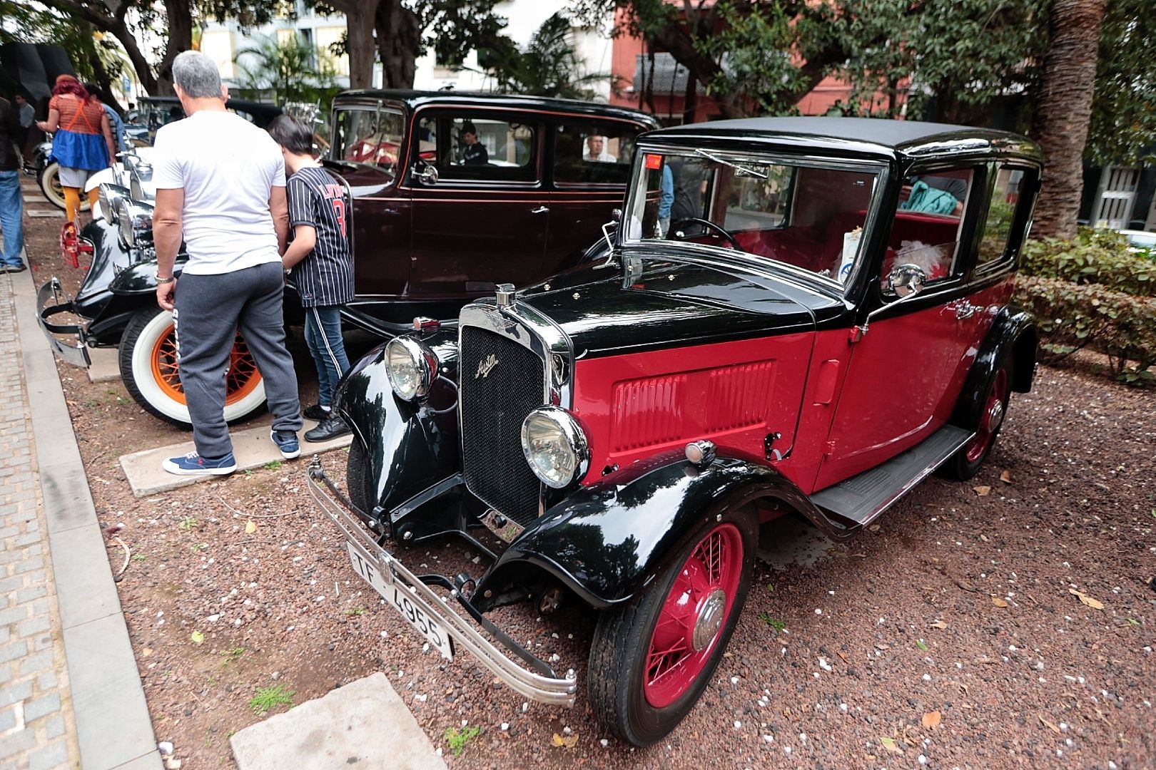 Exhibición de coches antiguos en el Carnaval de Santa Cruz de Tenerife