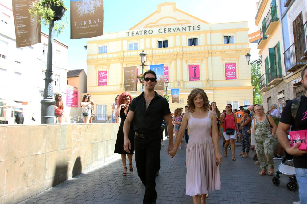 El musical Dirty Dancing sale a la calle en Málaga.