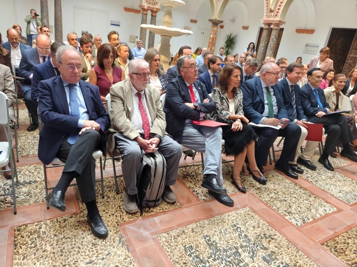 Asistentes a la asamblea del campus territorial de la UCO en Lucena.