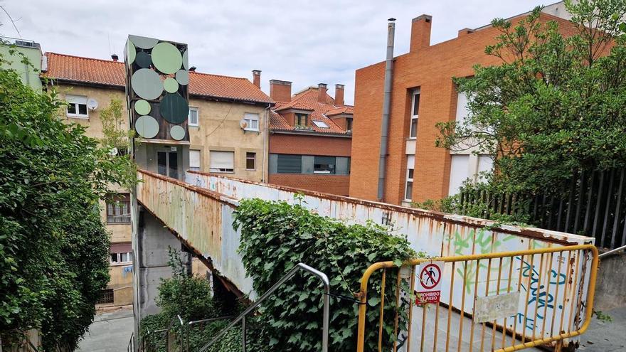 Oviedo licita la renovación de la pasarela de acceso de este céntrico parque
