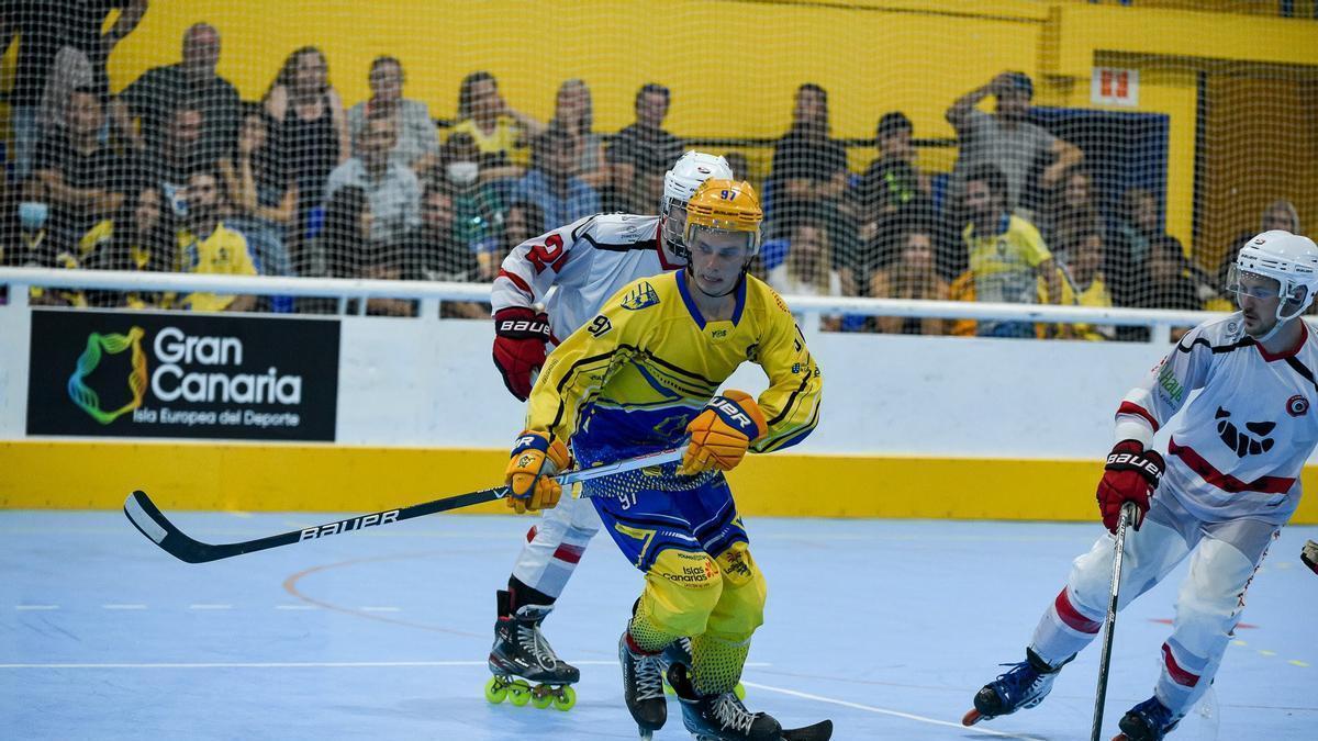 Kevin Mooney durante el choque en el García San Román ante su exequipo, el Tres Cantos