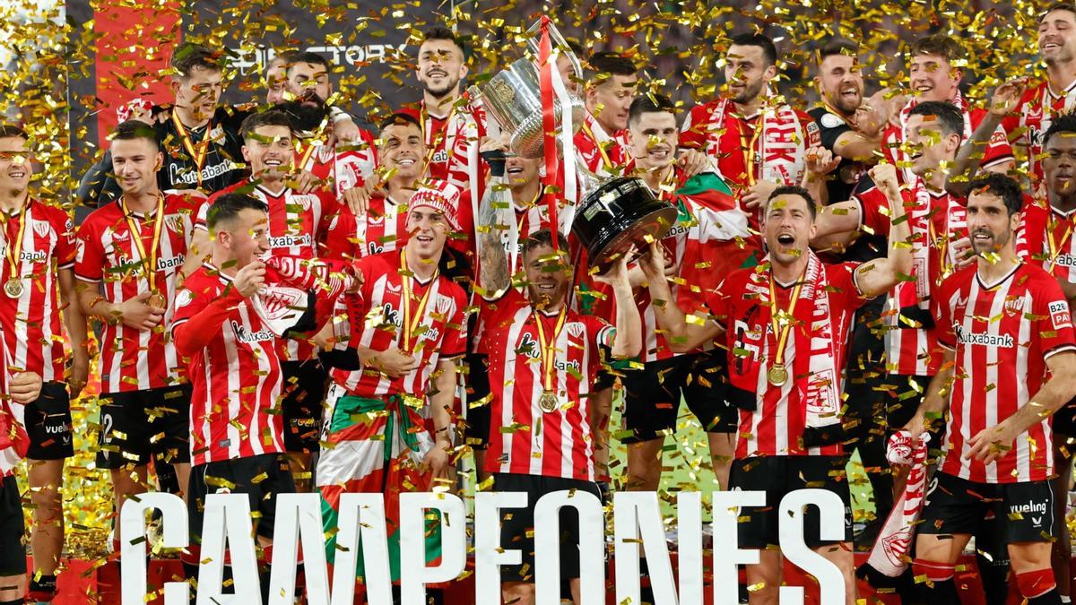 El Athletic celebra la Copa del Rey en Sevilla.