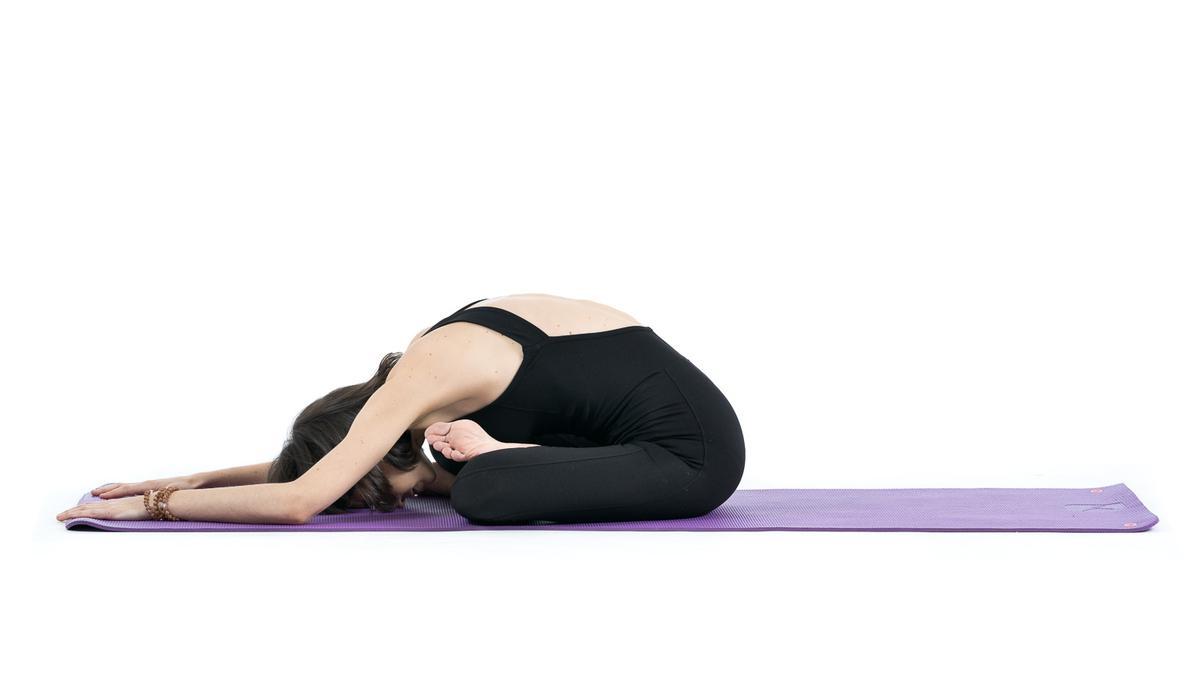 Yoga Mudra descarga la espalda
