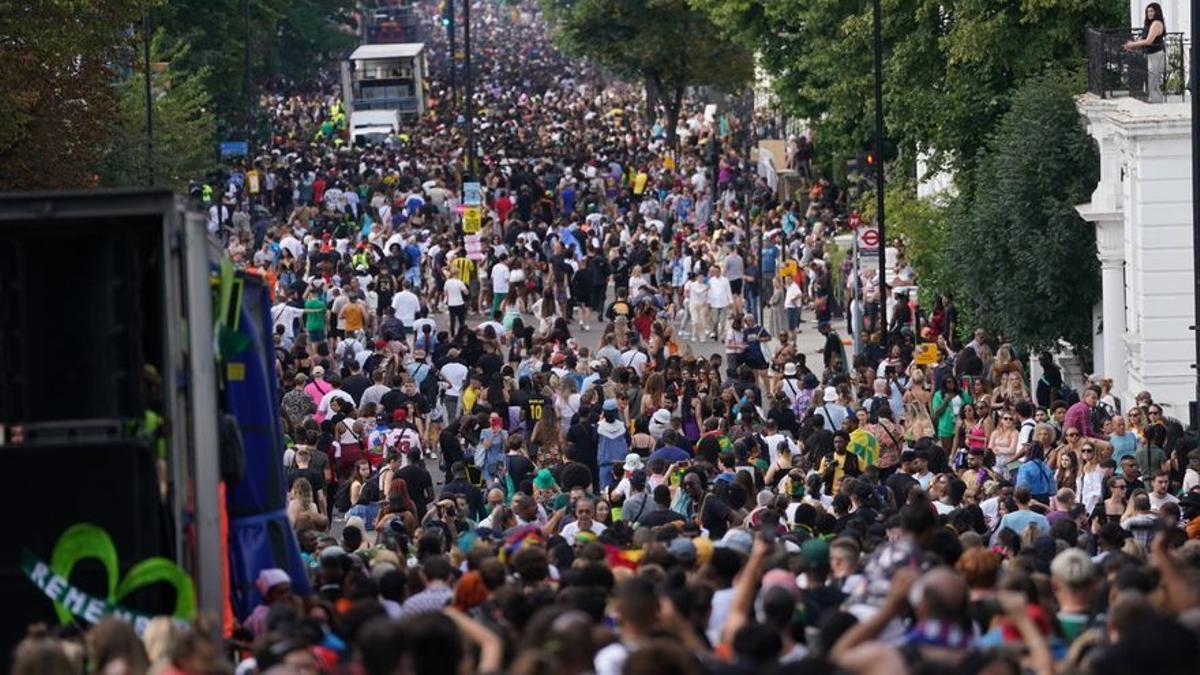 Un jove mor després de rebre una punyalada al Carnaval de Notting Hill Un jove mor després de rebre una punyalada al Carnaval de Notting Hill