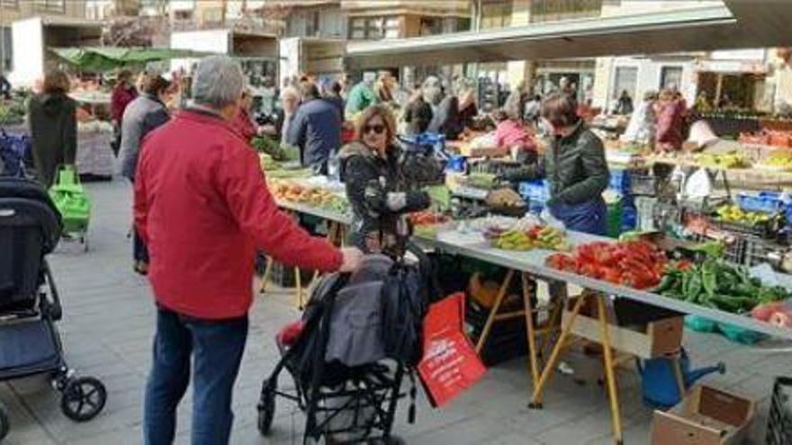Vila-real recupera el mercado de proximidad en la plaza Major