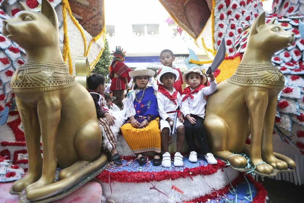 Desfile del Día de América en Asturias dentro de las fiestas de San Mateo de Oviedo