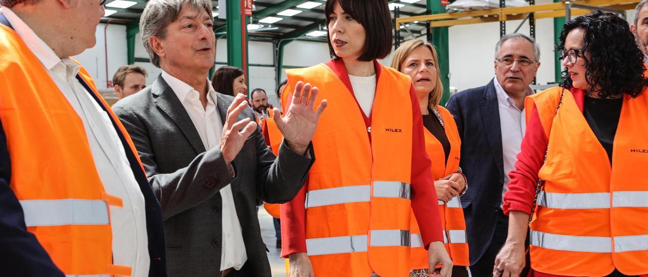 Visita de la ministra de Ciencia e innovación, Diana Morant, a la fábrica de recuperados metálicos Hilex, de Ibi