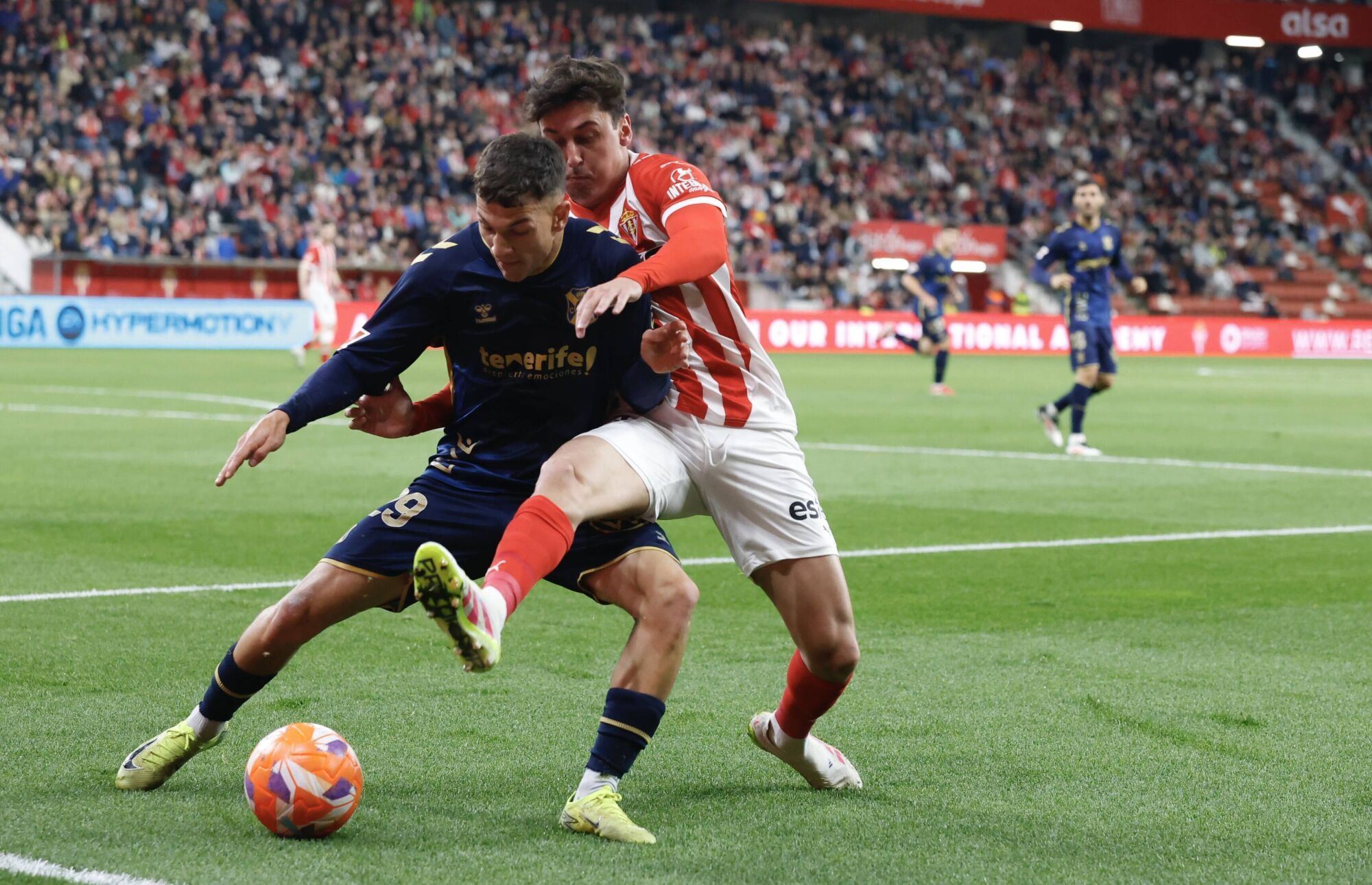 EN IMÁGENES: El Sporting - Tenerife disputado en El Molinón