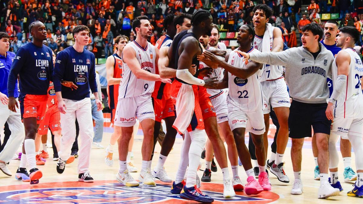 El mensaje del Leyma Coruña a la afición tras el derbi: «Nuestros valores no se tienen que explicar»